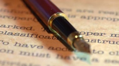 Dolma kalem en iyi gizli belge üzerinde