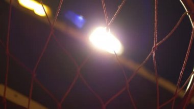 Gece bir açık basketbol çember