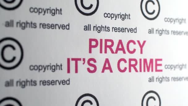 Piraterij is criminaliteit copyright-symbool — Stockvideo