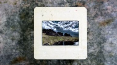 Şaşırtıcı Dağlar Suya Yansıtılıyor Vintage slayt filmi