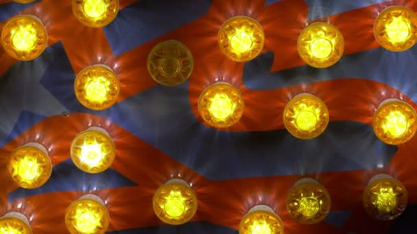 Les lumières menées colorées jaunes rougeoient 