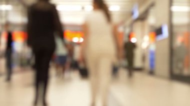 Bulanık Tanımlanamayan İnsanlar Shapping Mall Yavaş Hareketinde Yürür