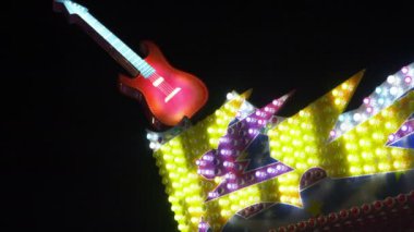 Gitar neonlu ışık işareti