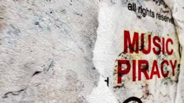 Grunge arkaplanındaki müzik korsanlığı metni
