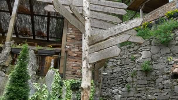 Poteau de destination en bois rustique 