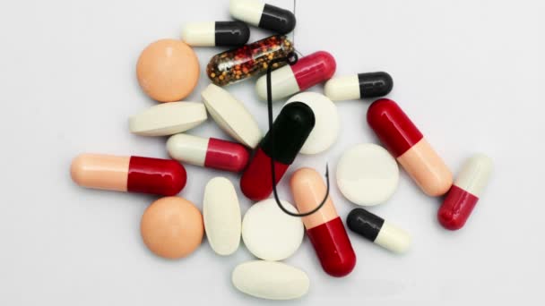 Crochet de poisson contre les pilules concept de dépendance 