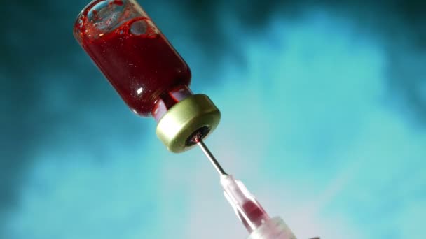 Alat suntik dan botol darah — Stok Video
