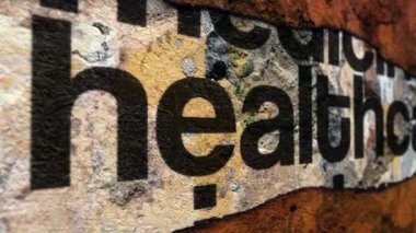 Yırtık kağıt üzerinde sağlık metni