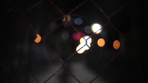Vězeňský plot v noci — Stock video