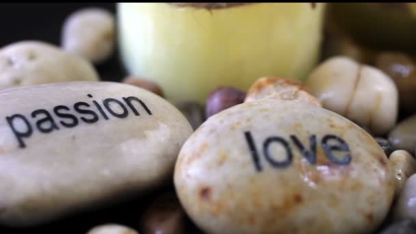 Крупним планом любовні камені — стокове відео