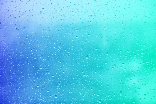 유리에 빗방울이 떨어진다 — 스톡 사진