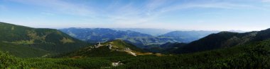 Karpatlar dağlarda yaz geniş panoramik manzaralı