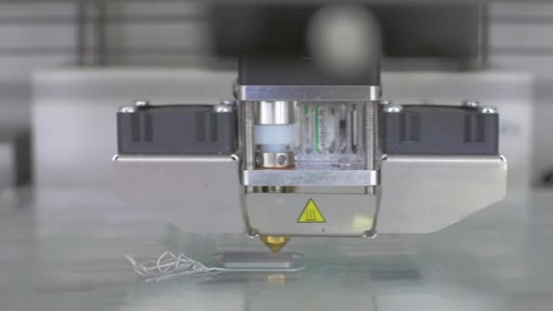 现代3D 打印机打印对象从热熔化 — 图库视频影像