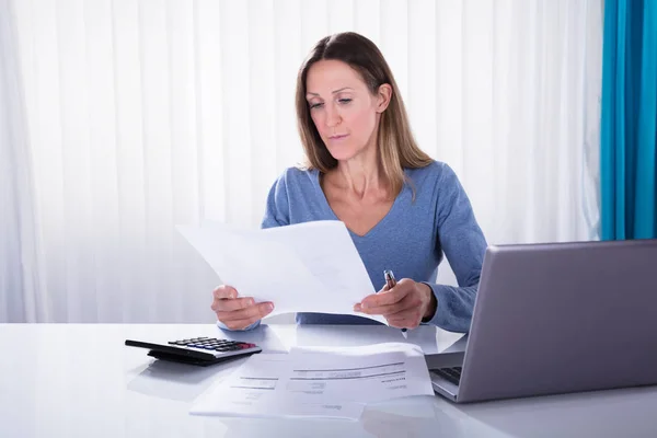Close Mature Woman Analyzing Invoice Workplace — Stock Photo, Image