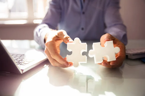 Close Businessperson Hand Holding Two White Jigsaw Puzzle Desk — Stock Photo, Image