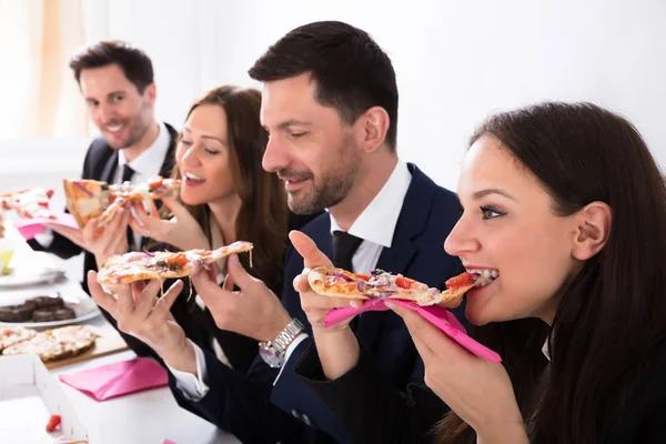 Close Happy Young Businesspeople Enjoying Slice Pizza — Stock Photo, Image