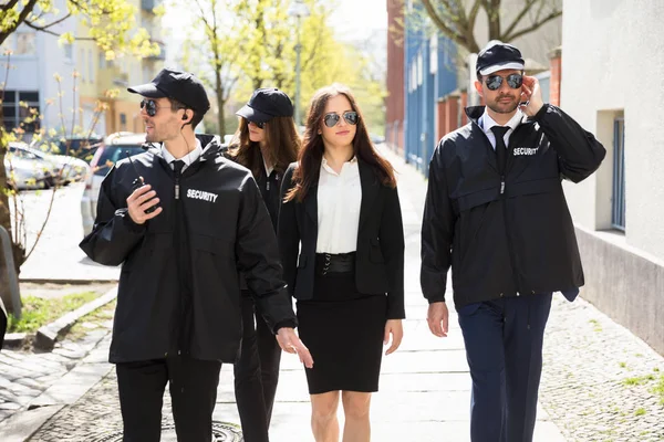 Portrait Young Female Celebrity Bodyguards Walking Sidewalk — Stock Photo, Image