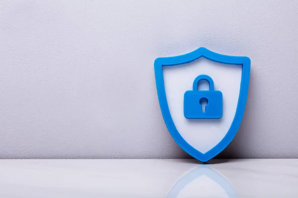 Icono Seguridad Escudo Azul Contra Pared Blanca —  Fotos de Stock