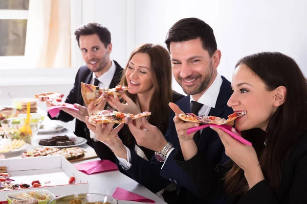 Close Happy Young Businesspeople Enjoying Slice Pizza — Stock Photo, Image