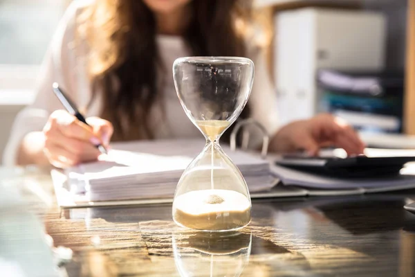Close Hourglass Front Businesswoman Working Office — Stock Photo, Image