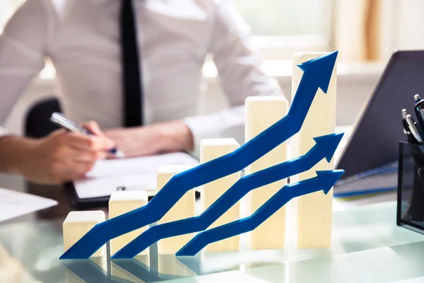 Close Blue Arrows Front Graph Showing Upward Direction Desk — Stock Photo, Image