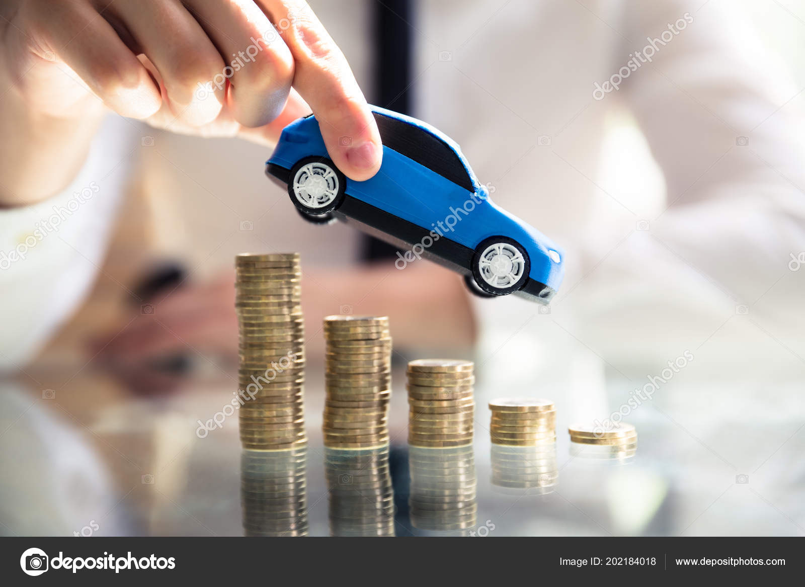 С приобретением автомобиля. Автомобиль для такси в лизинг для физических лиц. Автокредит. Макет автопрокат. Что такое лизинг автомобиля.