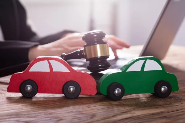 Close Green Red Car Front Gavel Laptop Keypad — Stock Photo, Image