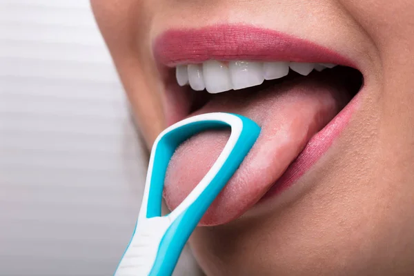 Close Woman Cleaning Her Tongue Cleaner — Stock Photo, Image