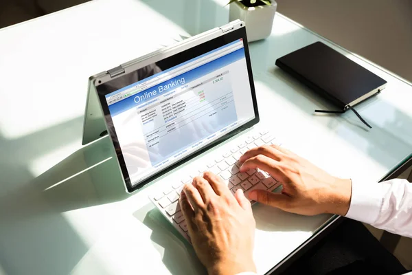 Forhojd Utsikt Businessman Hand Gör Internetbank Laptop — Stockfoto