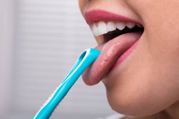 Close Woman Cleaning Her Tongue Cleaner — Stock Photo, Image