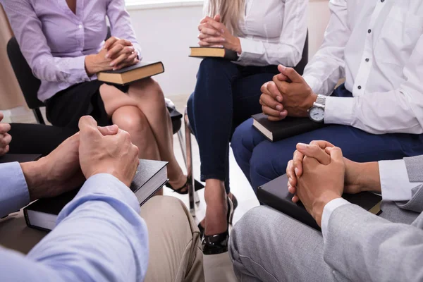 Group People Sitting Together Praying Holy Bible — Stock Photo, Image