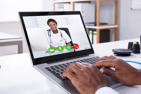 Close Person Video Conferencing Female Doctor Laptop — Stock Photo, Image
