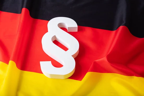 Podwyższone Widok Paragrafu Niemiecką Banderą — Zdjęcie stockowe