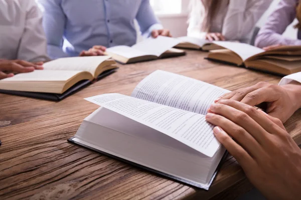 Group People Reading Bible Wooden Desk — Stock Photo, Image