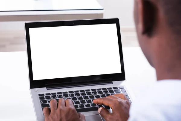 Close Man Hand Typing Laptop White Desk — Stock Photo, Image