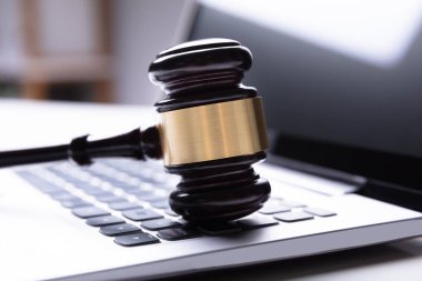 Laptop tuş takımındaki tahta tokmak Close-up