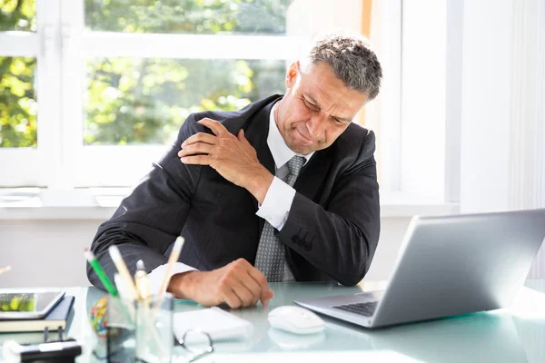 Mature Businessman Suffering Shoulder Pain Workplace — Stock Photo, Image