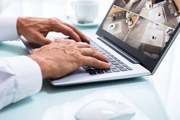 Närbild Affärsman Hand Övervakning Cctv Kamera Film Laptop — Stockfoto