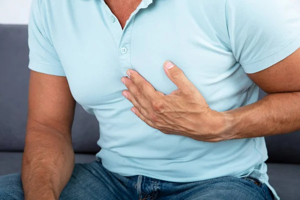 Close Van Een Man Met Pijn Borst Lijden Aan Hartaanval — Stockfoto