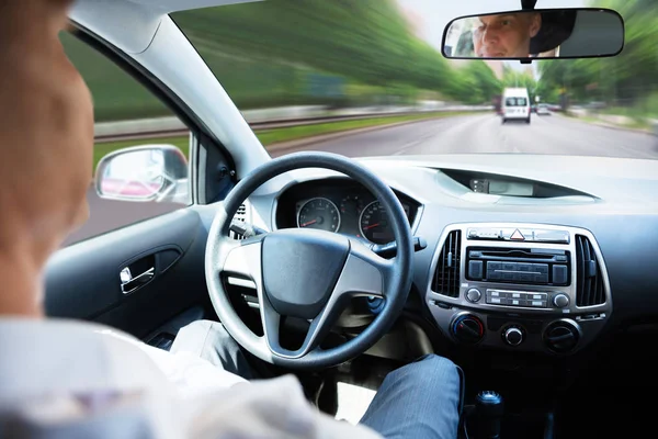 Primo Piano Uomo Seduto Auto Guida Autonoma — Foto Stock