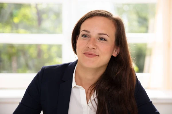 Retrato Foto Una Joven Empresaria Sonriente —  Fotos de Stock