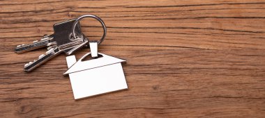 Ahşap masa şirketten tuşlarıyla Close-up