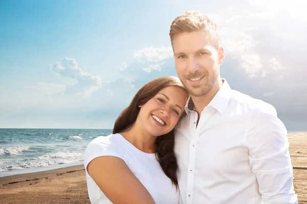 Porträt Eines Glücklichen Romantischen Paares Strand — Stockfoto