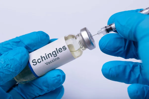 Close Doctor Hand Filling Shingles Vaccine Syringe — Stock Photo, Image
