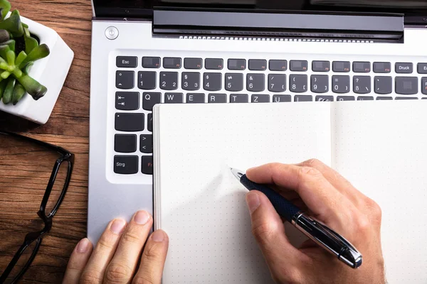 Elevated View Man Writing Blank Notepad Laptop — Stock Photo, Image