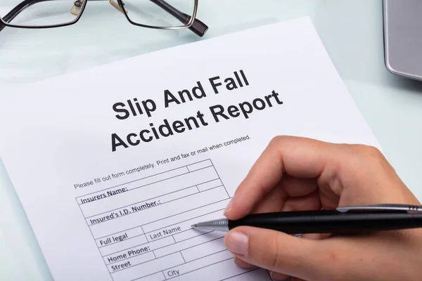 Close Woman Hand Filling Slip Fall Accident Report — Stock Photo, Image