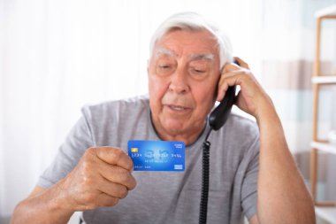Komuta sizde sabit telefon kullanarak kredi kartıyla Close-up