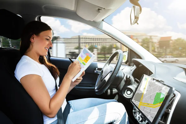 Beautiful Young Woman Sitting Car Writing Schedule Diary — Stock Photo, Image