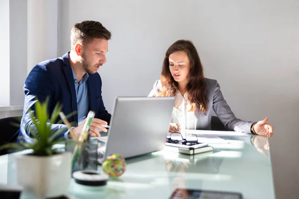 Two Young Businesspeople Analyzing Graph Office Desk — Stock Photo, Image