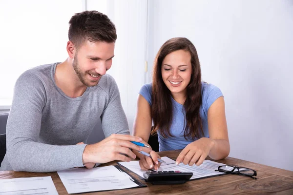 Young Couple Having Conversation While Calculating Invoice — Stock Photo, Image